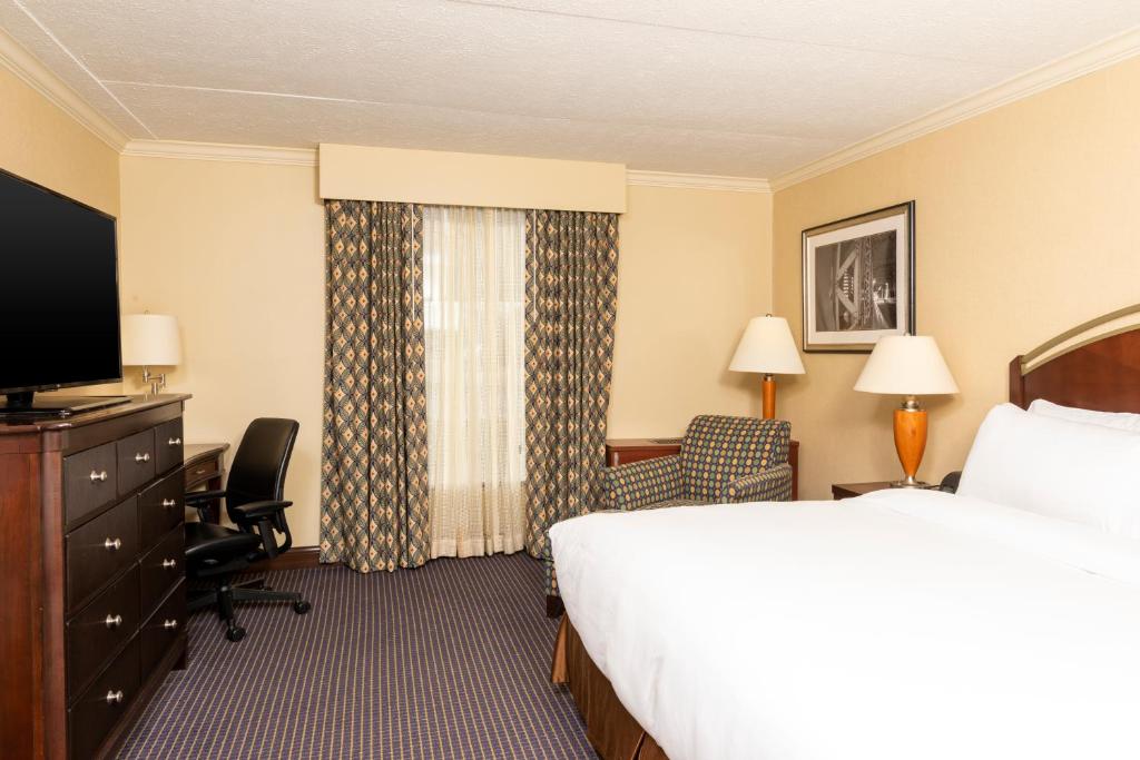 DoubleTree by Hilton Grand Rapids-Airport Main image 2